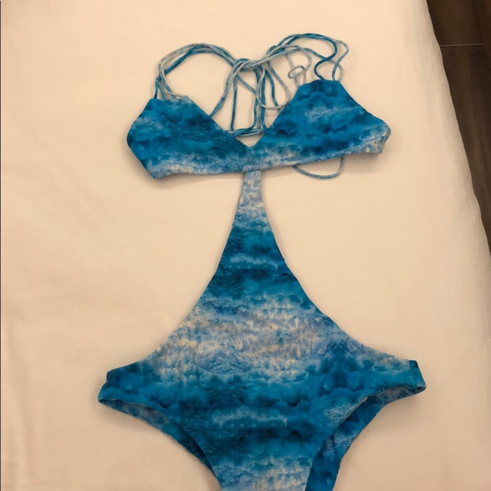 Bathing suit
